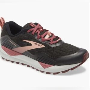 BROOKS CASCADIA 15 TRAIL RUNNING SHOES. SIZE 8.5